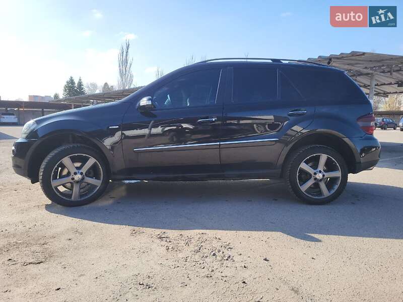 Позашляховик / Кросовер Mercedes-Benz M-Class 2008 в 