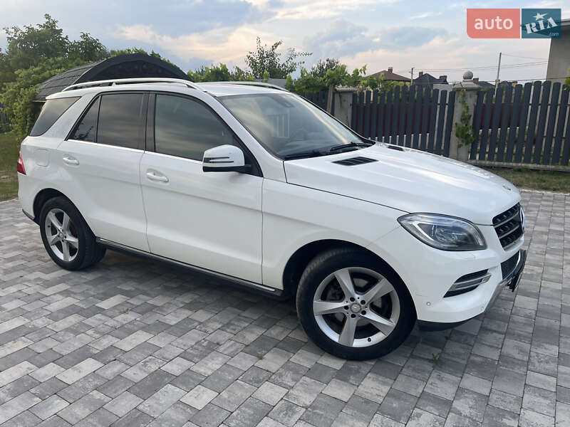 Позашляховик / Кросовер Mercedes-Benz M-Class 2014 в Новояворівську
