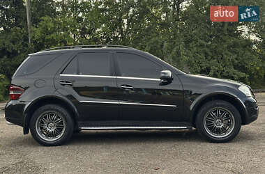 Внедорожник / Кроссовер Mercedes-Benz M-Class 2006 в 