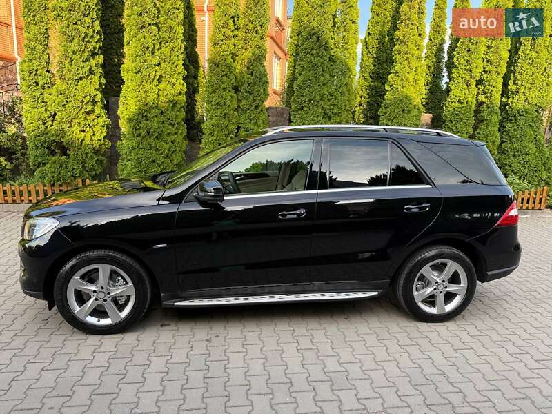 Позашляховик / Кросовер Mercedes-Benz M-Class 2012 в Хмельницькому