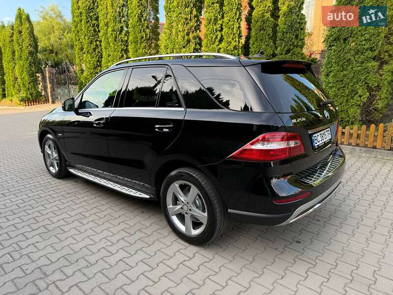 Позашляховик / Кросовер Mercedes-Benz M-Class 2012 в Хмельницькому