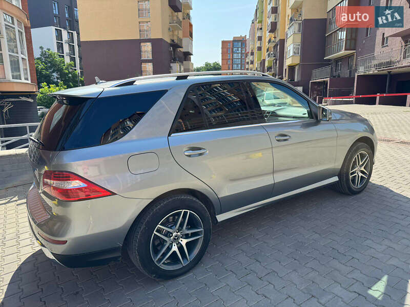 Позашляховик / Кросовер Mercedes-Benz M-Class 2012 в Чернівцях