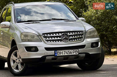 Позашляховик / Кросовер Mercedes-Benz M-Class 2005 в 