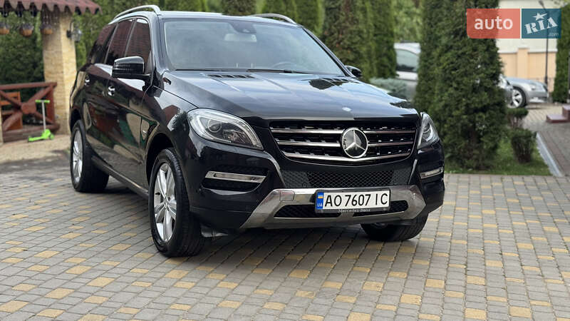 Внедорожник / Кроссовер Mercedes-Benz M-Class 2012 в Сваляве