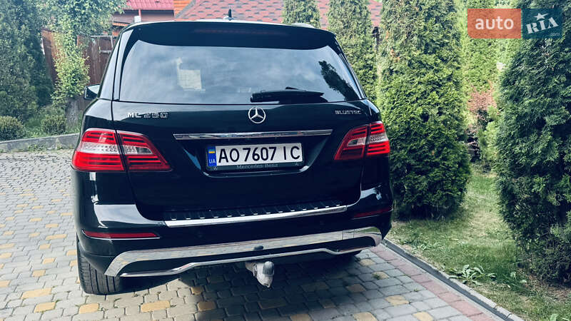 Внедорожник / Кроссовер Mercedes-Benz M-Class 2012 в Сваляве