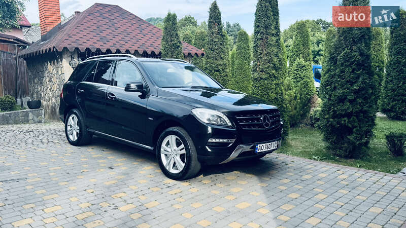 Внедорожник / Кроссовер Mercedes-Benz M-Class 2012 в Сваляве