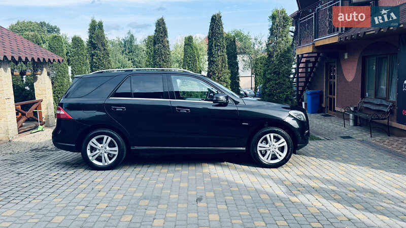 Внедорожник / Кроссовер Mercedes-Benz M-Class 2012 в Сваляве