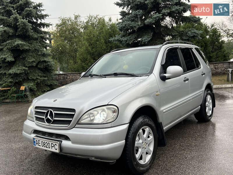 Внедорожник / Кроссовер Mercedes-Benz M-Class 2001 в 