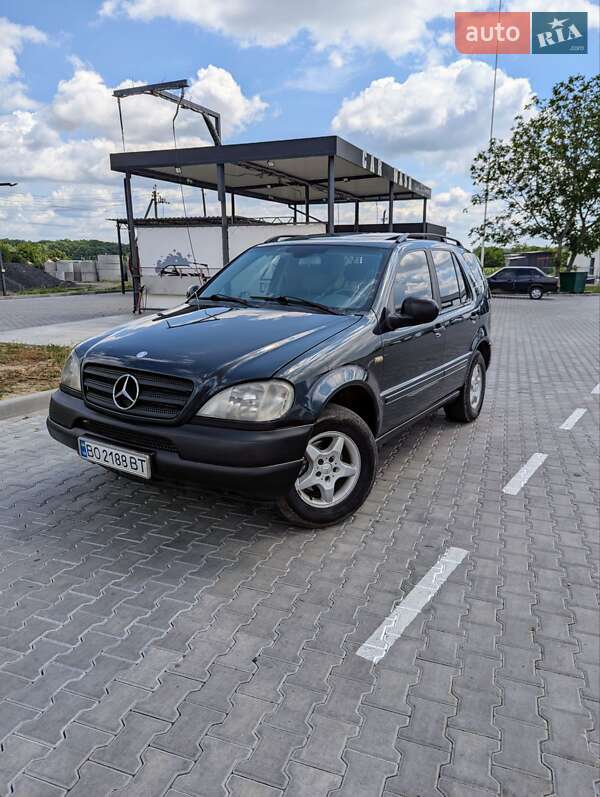 Позашляховик / Кросовер Mercedes-Benz M-Class 2000 в 