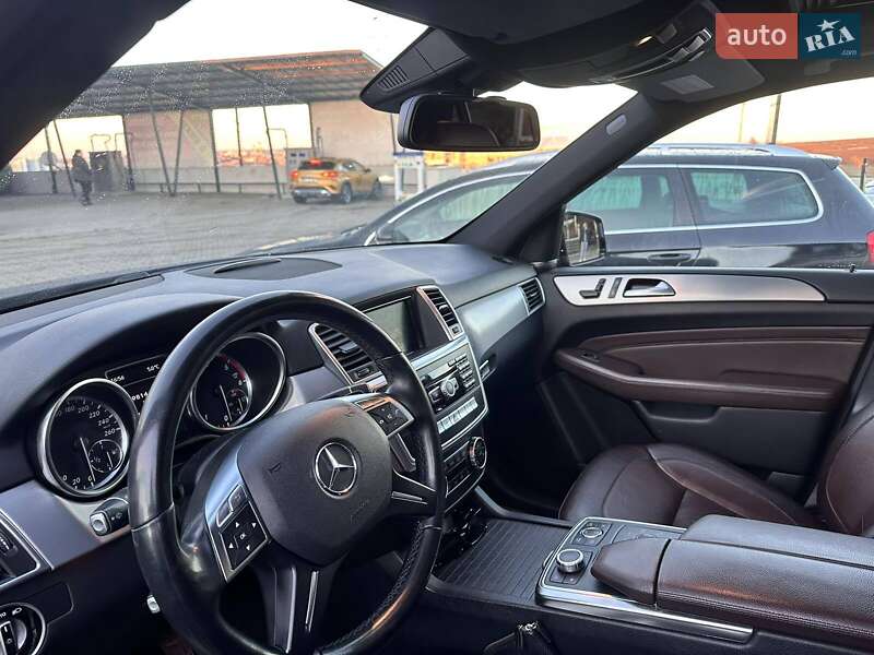 Внедорожник / Кроссовер Mercedes-Benz M-Class 2011 в Черновцах