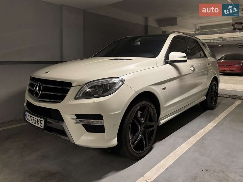 Позашляховик / Кросовер Mercedes-Benz M-Class 2012 в 