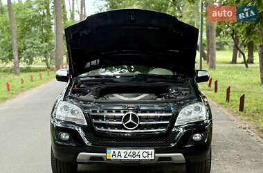 Позашляховик / Кросовер Mercedes-Benz M-Class 2010 в 