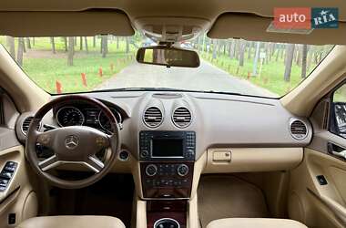 Позашляховик / Кросовер Mercedes-Benz M-Class 2010 в 