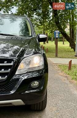 Позашляховик / Кросовер Mercedes-Benz M-Class 2010 в 