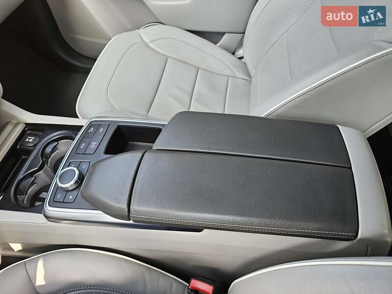 Внедорожник / Кроссовер Mercedes-Benz M-Class 2012 в Чопе