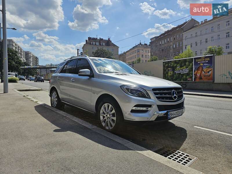 Внедорожник / Кроссовер Mercedes-Benz M-Class 2012 в Чопе