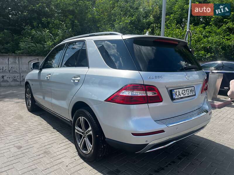 Внедорожник / Кроссовер Mercedes-Benz M-Class 2012 в Борисполе
