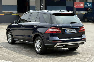 Позашляховик / Кросовер Mercedes-Benz M-Class 2014 в 