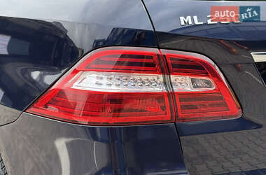Позашляховик / Кросовер Mercedes-Benz M-Class 2014 в 