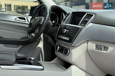 Позашляховик / Кросовер Mercedes-Benz M-Class 2014 в 