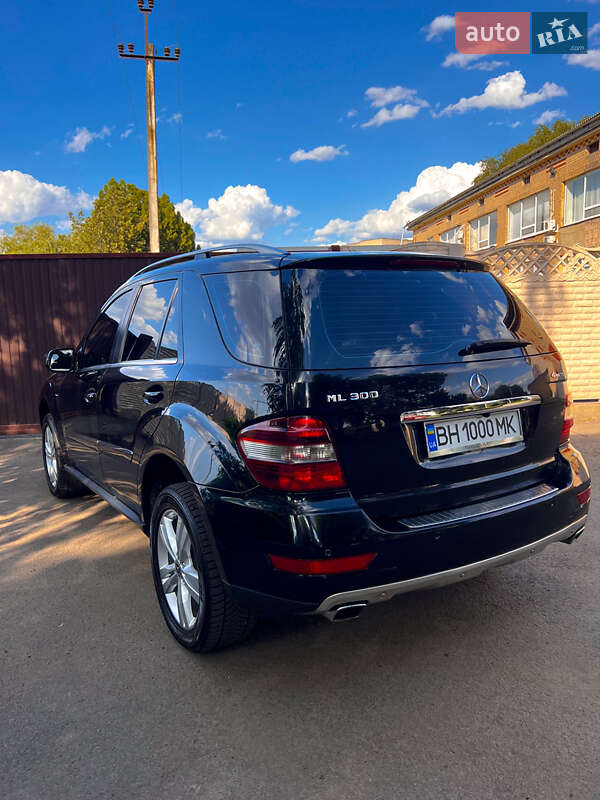 Позашляховик / Кросовер Mercedes-Benz M-Class 2009 в Подільську