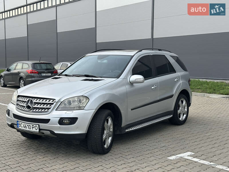 Mercedes-Benz M-Class 2005