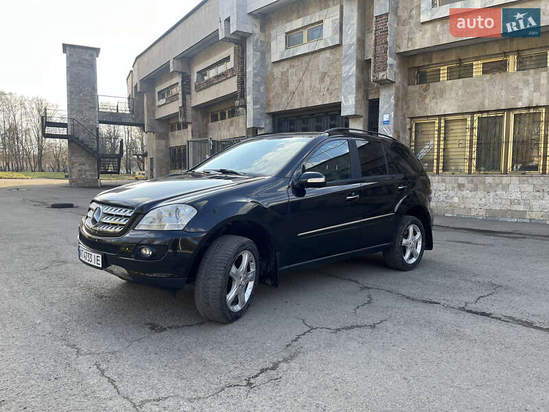 Внедорожник / Кроссовер Mercedes-Benz M-Class 2005 в 