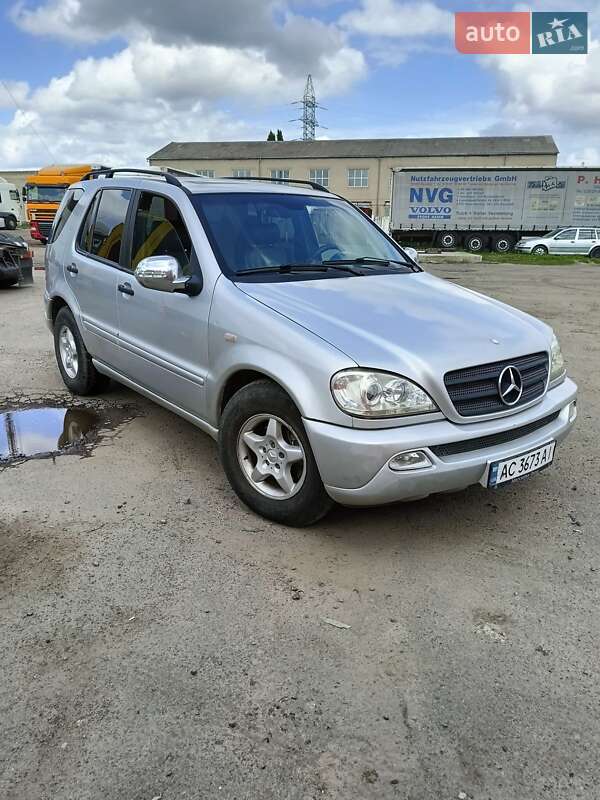 Позашляховик / Кросовер Mercedes-Benz M-Class 1998 в 