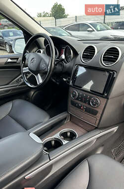 Внедорожник / Кроссовер Mercedes-Benz M-Class 2010 в 