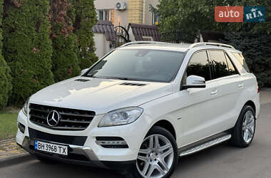Внедорожник / Кроссовер Mercedes-Benz M-Class 2011 в 