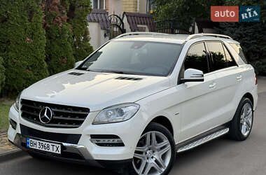 Внедорожник / Кроссовер Mercedes-Benz M-Class 2011 в 