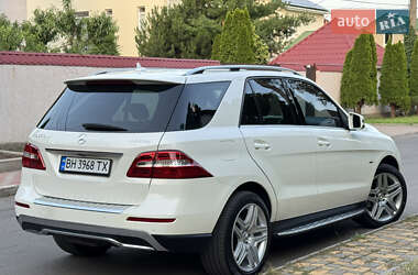 Внедорожник / Кроссовер Mercedes-Benz M-Class 2011 в 