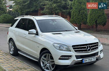 Внедорожник / Кроссовер Mercedes-Benz M-Class 2011 в 
