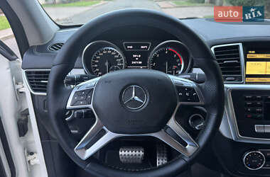 Внедорожник / Кроссовер Mercedes-Benz M-Class 2011 в 