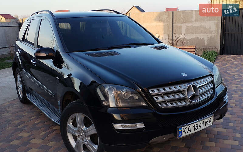 Mercedes-Benz M-Class 2005
