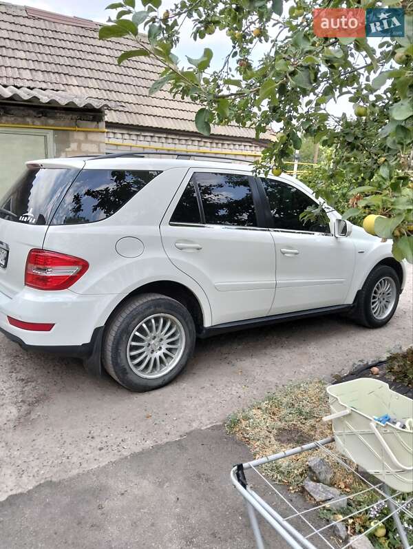 Внедорожник / Кроссовер Mercedes-Benz M-Class 2009 в Верховец