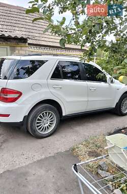 Внедорожник / Кроссовер Mercedes-Benz M-Class 2009 в 