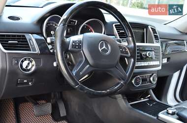 Внедорожник / Кроссовер Mercedes-Benz M-Class 2013 в 