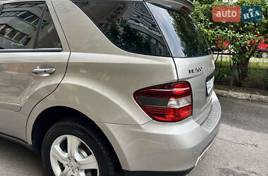 Внедорожник / Кроссовер Mercedes-Benz M-Class 2006 в 