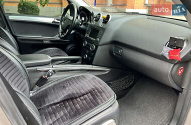 Внедорожник / Кроссовер Mercedes-Benz M-Class 2006 в 