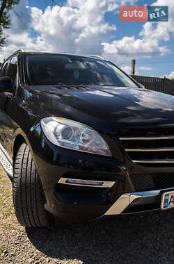 Внедорожник / Кроссовер Mercedes-Benz M-Class 2011 в 