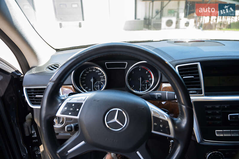 Внедорожник / Кроссовер Mercedes-Benz M-Class 2011 в Болехове