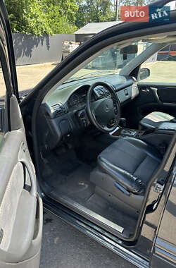 Внедорожник / Кроссовер Mercedes-Benz M-Class 2005 в 