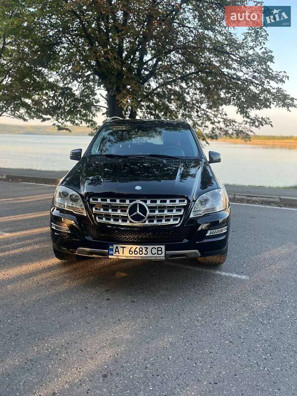 Позашляховик / Кросовер Mercedes-Benz M-Class 2011 в Бурштині