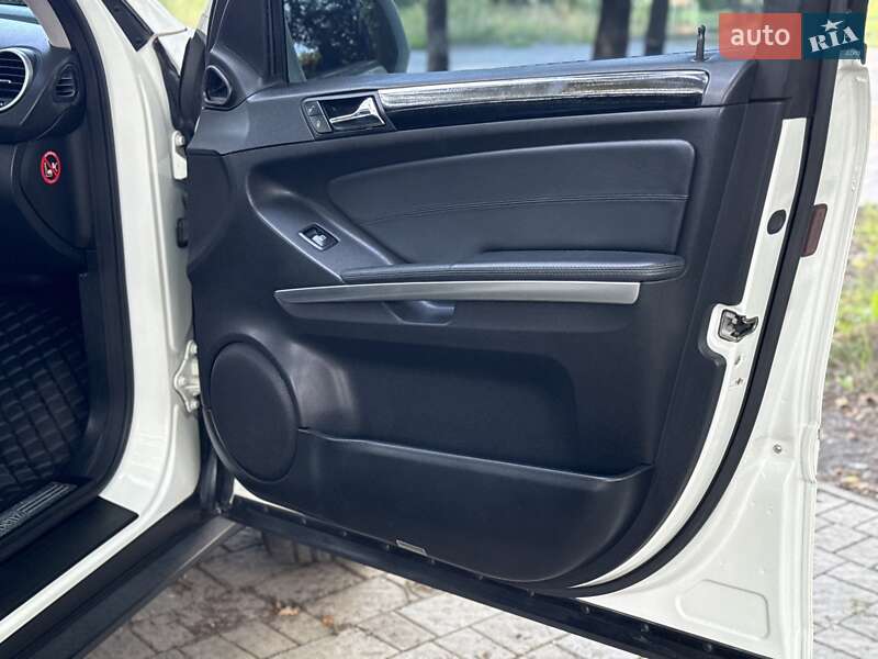 Внедорожник / Кроссовер Mercedes-Benz M-Class 2009 в Львове