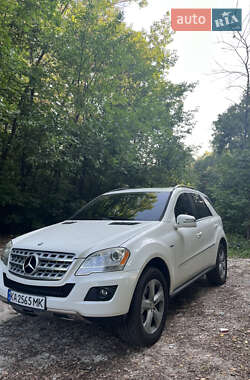 Внедорожник / Кроссовер Mercedes-Benz M-Class 2011 в 