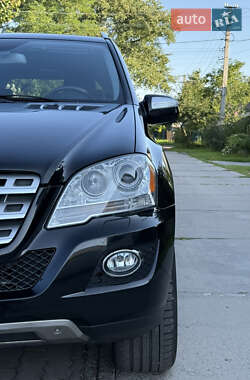 Внедорожник / Кроссовер Mercedes-Benz M-Class 2010 в 