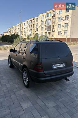 Внедорожник / Кроссовер Mercedes-Benz M-Class 2005 в 