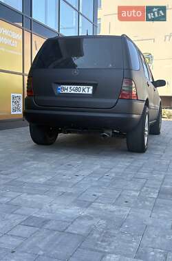 Внедорожник / Кроссовер Mercedes-Benz M-Class 2005 в 