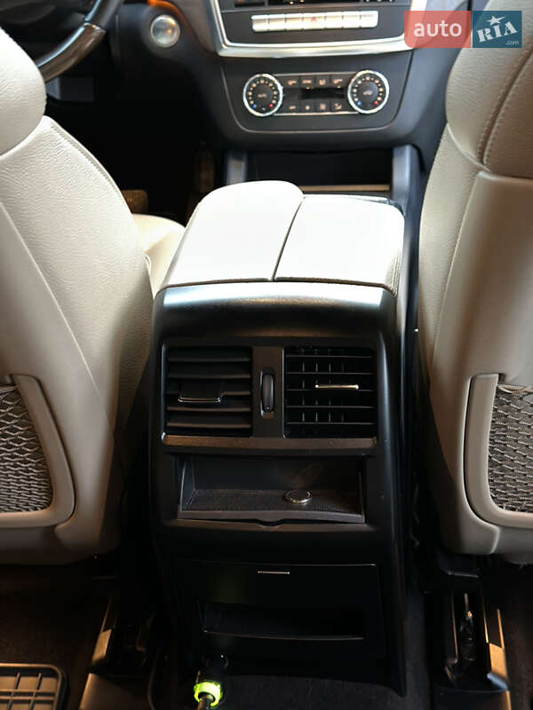 Внедорожник / Кроссовер Mercedes-Benz M-Class 2012 в Киеве